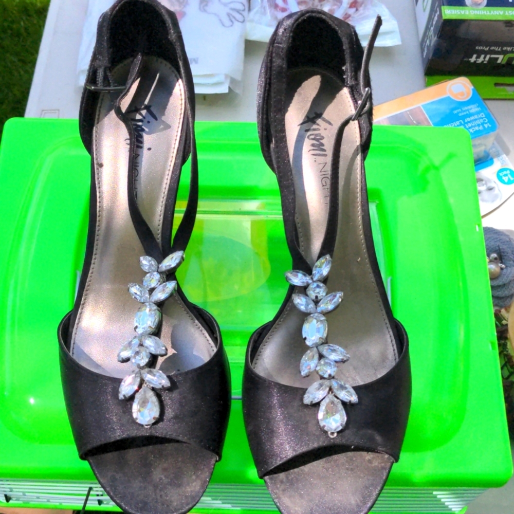 Black heels with a 1 inch or a one and a half inch heel